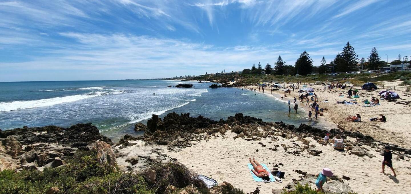 Sandcastles Beachfront Luxury Retreat Apartment Perth Buitenkant foto